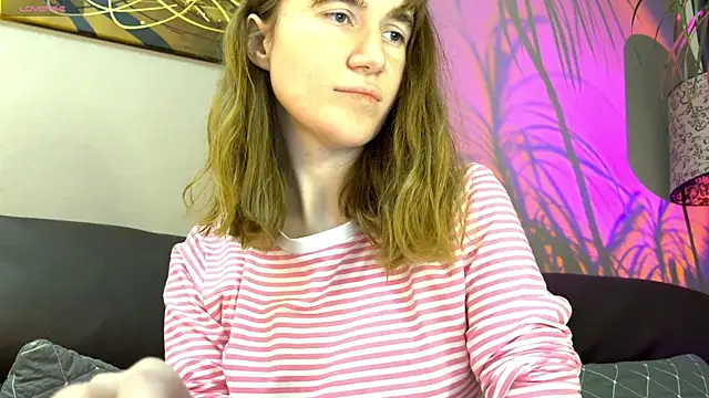 velina   online show from September 19, 7:47 pm