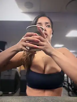 Snapshot of Risky_Workouts chatting on April 7, 8:26 am Risky Workouts online show from April 7, 8:26 am