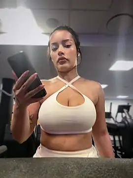 Snapshot of Risky_Workouts chatting on April 8, 1:22 pm Risky Workouts online show from April 8, 1:22 pm