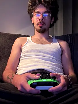 Snapshot of bigbrownpleasure chatting on November 18, 3:23 am bigbrownpleasure online show from November 18, 3:23 am