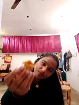 Snapshot of Suhani_hot12 chatting on December 19, 8:43 am Suhani hot12 online show from December 19, 8:43 am