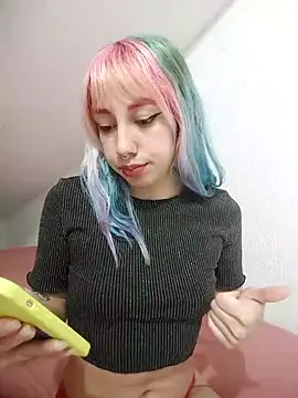 Snapshot of xRamona chatting on April 3, 1:14 am xRamona online show from April 3, 1:14 am