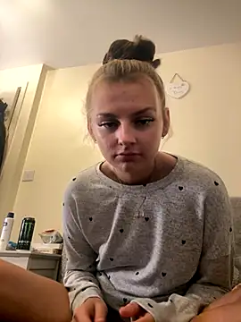 Snapshot of Summer21k chatting on October 16, 6:09 pm Summer21k online show from October 16, 6:09 pm