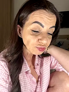 Snapshot of Roxanne_Skye chatting on September 23, 4:43 pm Roxanne Skye online show from September 23, 4:43 pm