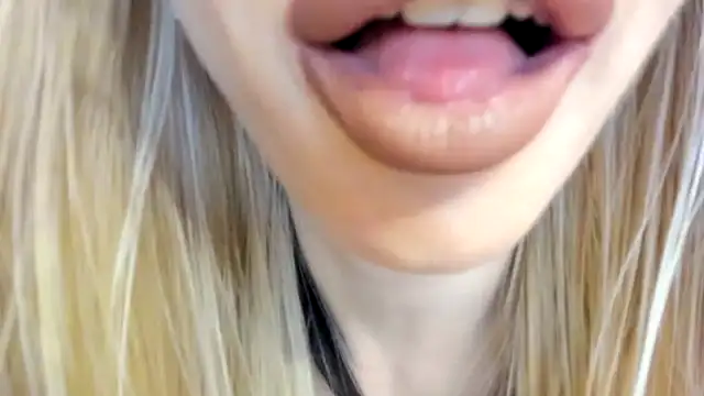 Snapshot of Politeeliza chatting on April 24, 8:00 pm Politeeliza online show from April 24, 8:00 pm