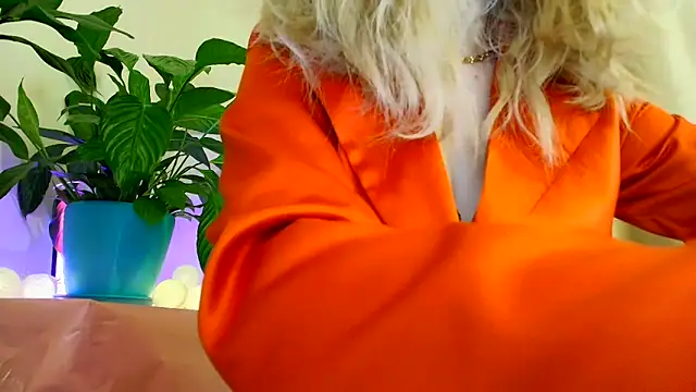 Snapshot of Politeeliza chatting on May 6, 8:14 pm Politeeliza online show from May 6, 8:14 pm