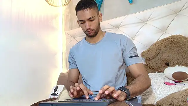 MaicolParker  online show from May 19, 1:17 pm