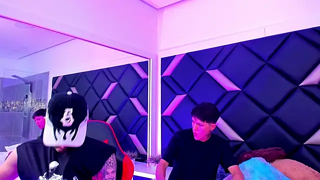 Handsomeboyss19 online show from October 17, 2:48 am