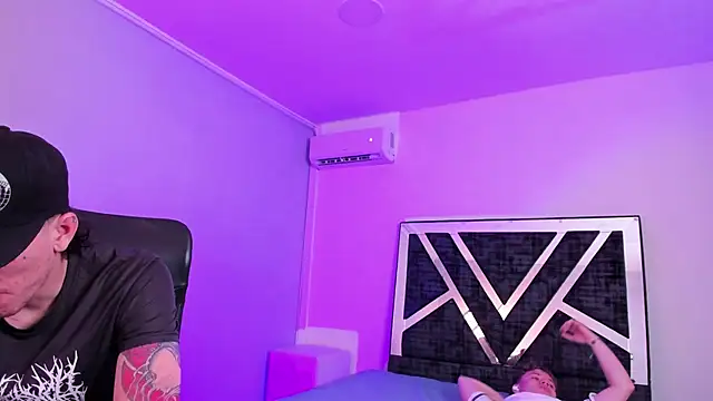 Handsomeboyss19 online show from February 5, 1:54 am