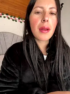 Mia salinass online show from October 28, 7:05 pm