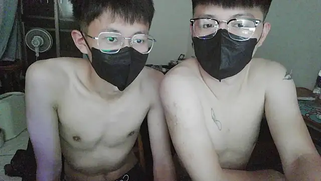 zhu000000 online show from April 11, 1:37 pm