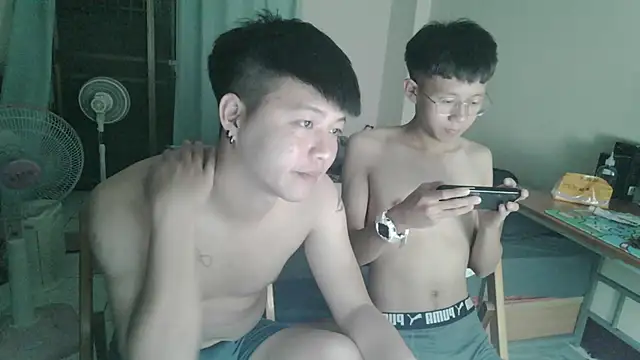 zhu000000 online show from April 17, 2:42 pm