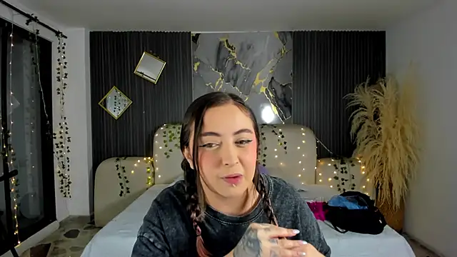 SarahCastro1  online show from January 8, 4:04 am