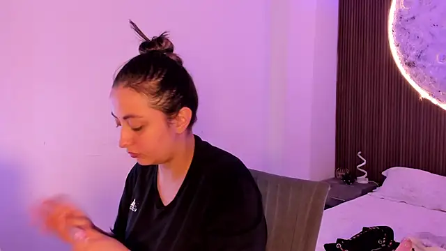 Snapshot of SarahCastro1_ chatting on June 17, 12:24 am SarahCastro1 online show from June 17, 12:24 am