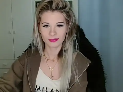 KristineGlow online show from November 5, 7:08 am