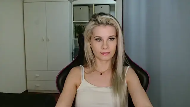 KristineGlow online show from April 16, 6:19 pm