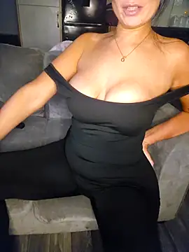 KissMeKylie online show from December 17, 11:11 pm