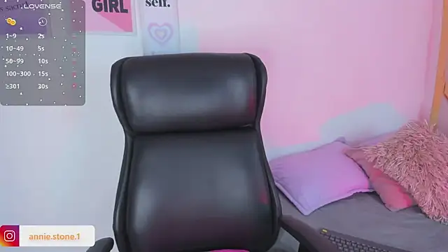 Snapshot of AnniEsstone chatting on February 22, 11:03 pm AnniEsstone online show from February 22, 11:03 pm