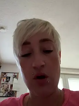 Snapshot of Rozendefotz chatting on July 17, 1:07 pm Rozendefotz online show from July 17, 1:07 pm