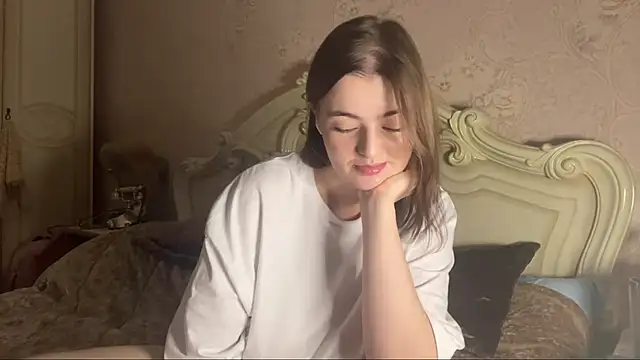 HoneyMist online show from November 18, 6:01 pm