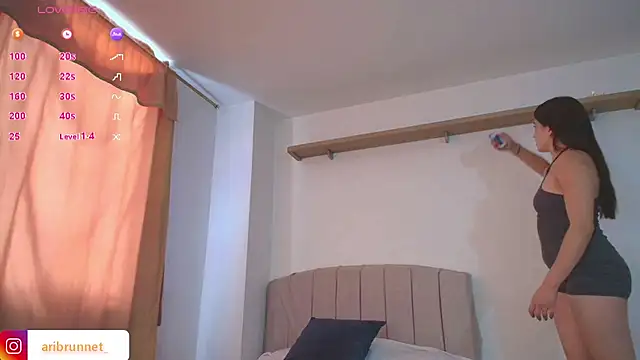 BrunnetAri  online show from November 1, 6:21 pm