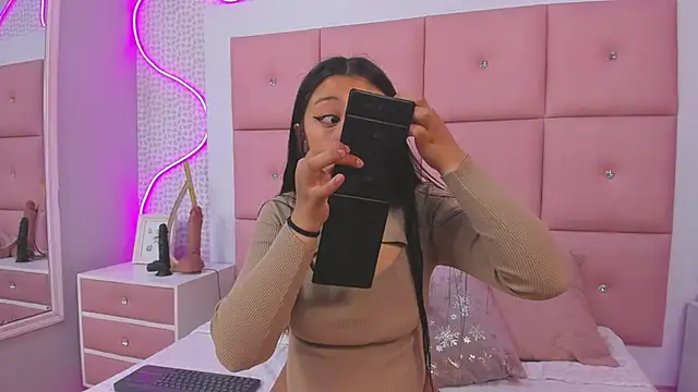 DaisySnugs1 online show from November 7, 12:16 pm