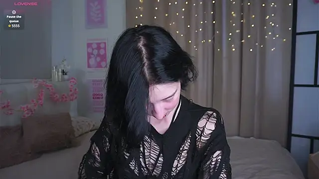 JuanaFriesz online show from March 29, 9:20 am