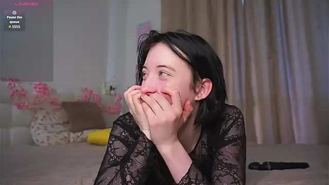 JuanaFriesz online show from April 2, 9:07 am