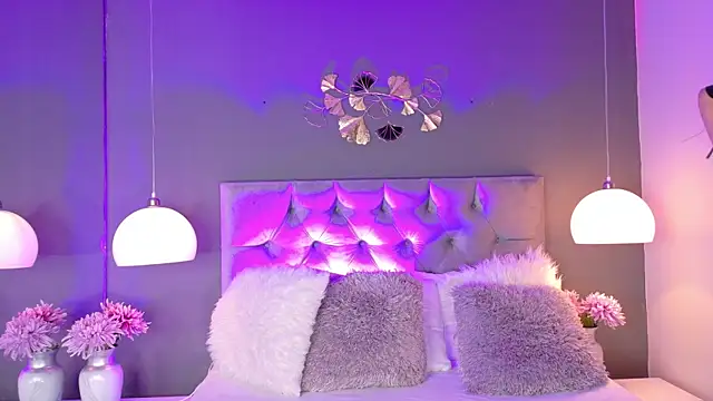 kendalFox  online show from April 2, 3:15 am