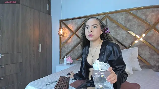 Snapshot of Lucia_jane chatting on May 27, 1:57 am Lucia jane online show from May 27, 1:57 am