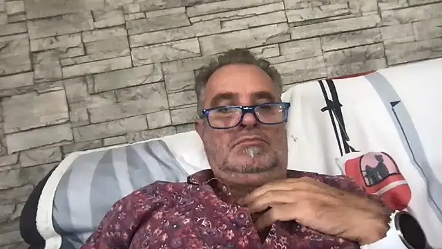 htreshot73 online show from October 9, 2:04 pm