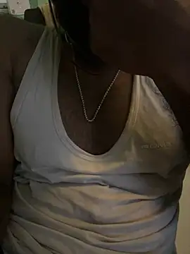 Snapshot of DJLOVE280825 chatting on May 29, 9:24 pm DJLOVE280825 online show from May 29, 9:24 pm