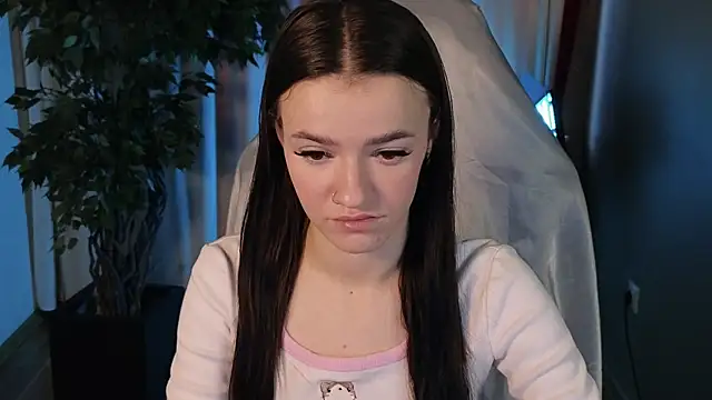 E l i z e  online show from October 17, 5:21 am