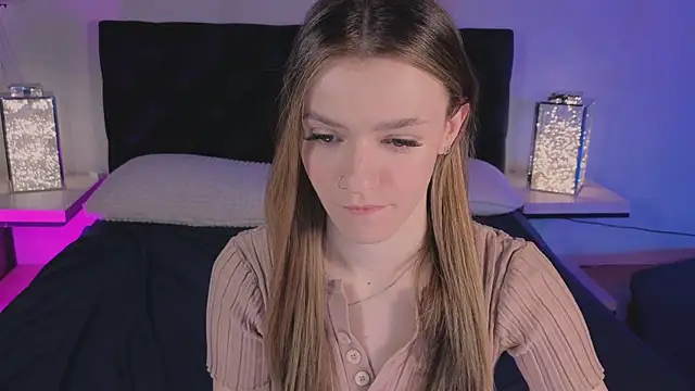 E l i z e  online show from March 24, 5:23 am