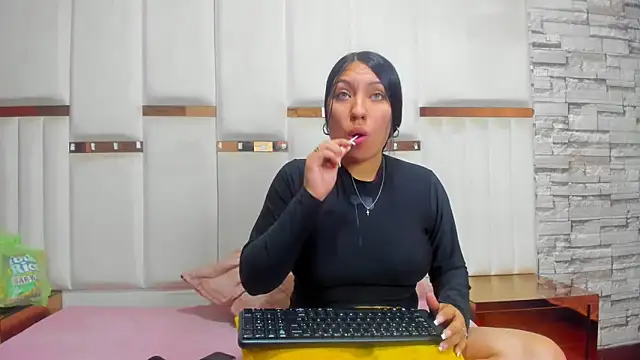 ClioandDemeteer online show from October 1, 2:39 am