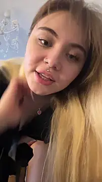 LunaMillie online show from December 20, 2:24 pm