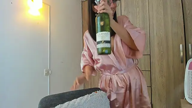 horny adiction online show from March 5, 8:27 pm