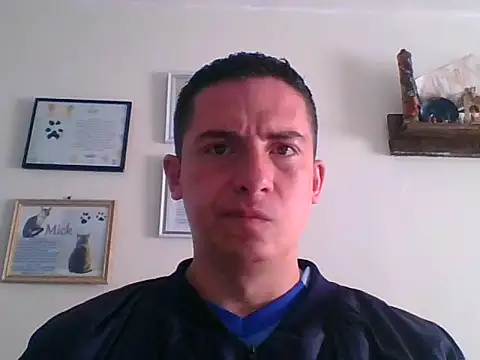 Snapshot of mickseb89 chatting on April 7, 2:06 pm mickseb89 online show from April 7, 2:06 pm