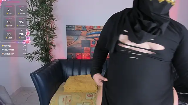 samanee konn online show from October 31, 7:15 pm