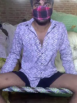 Snapshot of uniquesexyboy5689 chatting on May 10, 5:12 am uniquesexyboy5689 online show from May 10, 5:12 am