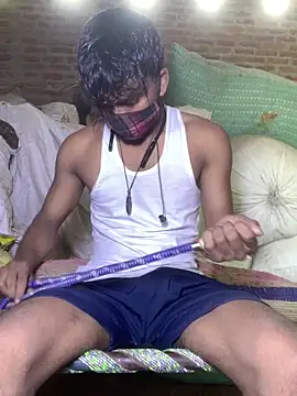Snapshot of uniquesexyboy5689 chatting on May 15, 7:59 am uniquesexyboy5689 online show from May 15, 7:59 am