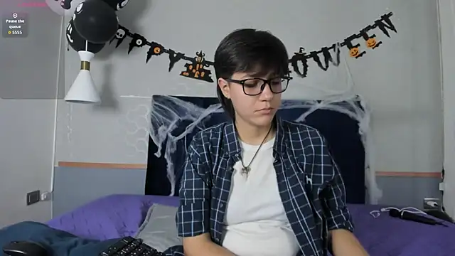 Tsuki Maru online show from October 22, 8:30 pm