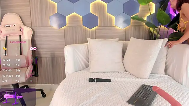 Snapshot of MilaGrace1 chatting on May 2, 11:37 am MilaGrace1 online show from May 2, 11:37 am