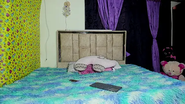 Snapshot of skinnyanddaphne chatting on May 10, 6:46 pm skinnyanddaphne online show from May 10, 6:46 pm