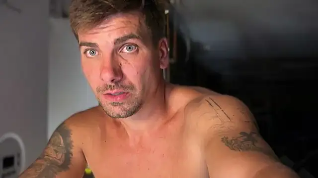 Snapshot of str8boyx chatting on August 3, 10:57 pm str8boyx online show from August 3, 10:57 pm
