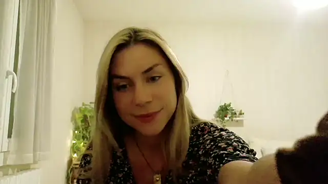 Snapshot of wonderalice31 chatting on October 13, 7:14 pm wonderalice31 online show from October 13, 7:14 pm