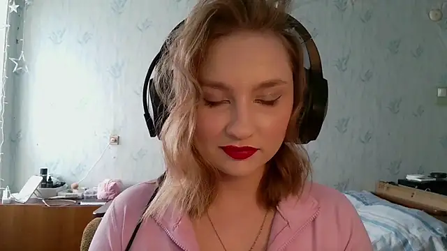 pr In cess  online show from April 8, 1:33 pm