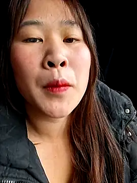 Snapshot of ALIENHR38 chatting on March 17, 1:32 am ALIENHR38 online show from March 17, 1:32 am
