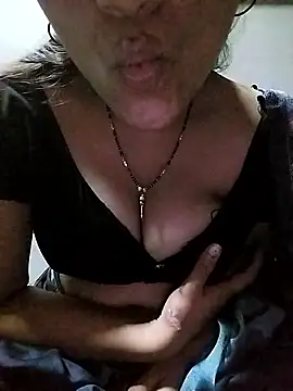 Hottestgirll online show from November 3, 8:32 pm