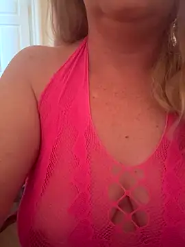 Snapshot of Zoe-101 chatting on October 30, 1:56 pm Zoe-101 online show from October 30, 1:56 pm